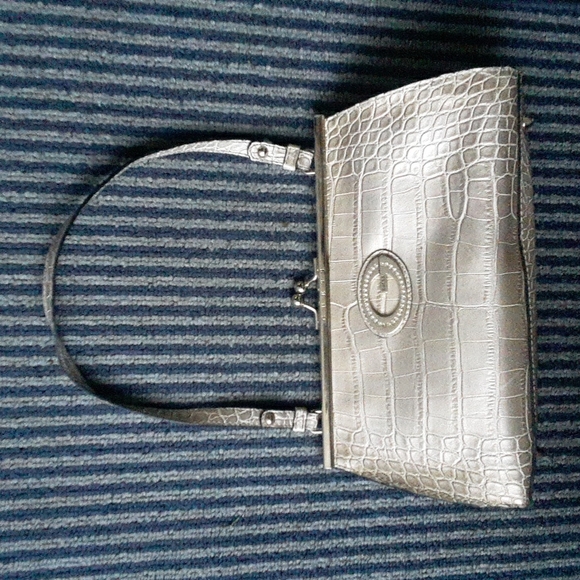 GUESS Croc-Embossed Patent Leather Purse/Handbag with Guess Signature Monogram - Picture 13 of 13